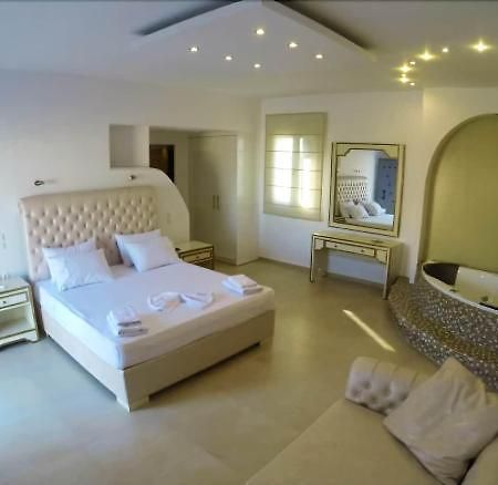 Queen Boutique Suites Mykonos Town Bagian luar foto