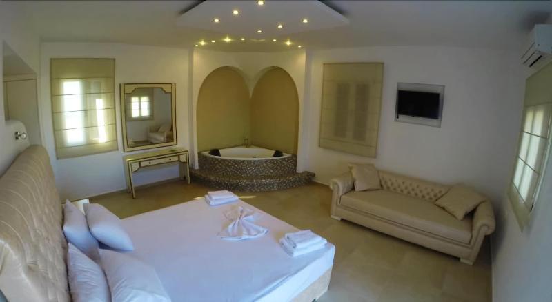 Queen Boutique Suites Mykonos Town Bagian luar foto