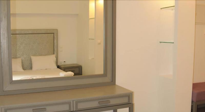 Queen Boutique Suites Mykonos Town Bagian luar foto
